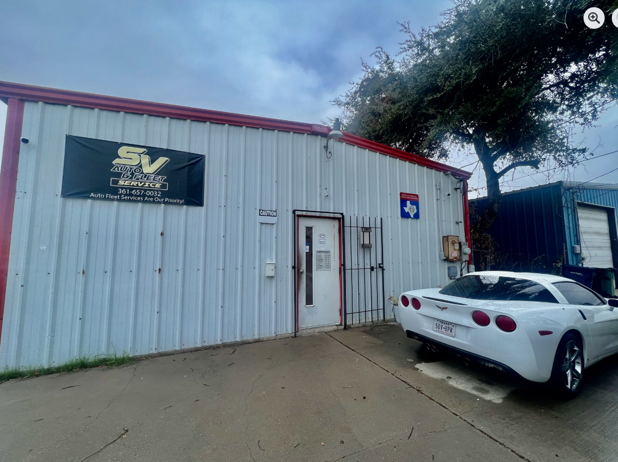 SV Auto And Fleet Service technician at work